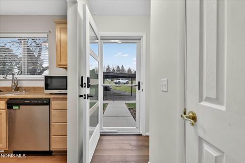 Tiny photo for 744 Fairway Drive #Apt 29, Wauseon, OH 43567 (MLS # 10005401)