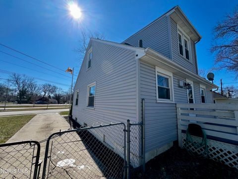 Tiny photo for 1419 7th Street, Maumee, OH 43537 (MLS # 10004916)