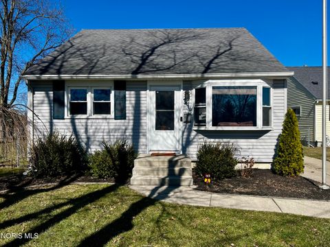 Tiny photo for 1419 7th Street, Maumee, OH 43537 (MLS # 10004916)