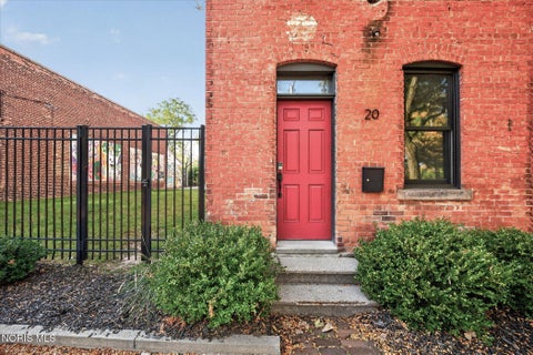 Tiny photo for 20 Broadway Street, Toledo, OH 43604 (MLS # 10014401)