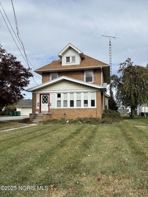 Photo of 130 Eagle Point Drive, Rossford, OH 43460 (MLS # 10000877) Photo of 130 Eagle Point Drive, Rossford, OH 43460 (MLS # 10000877)