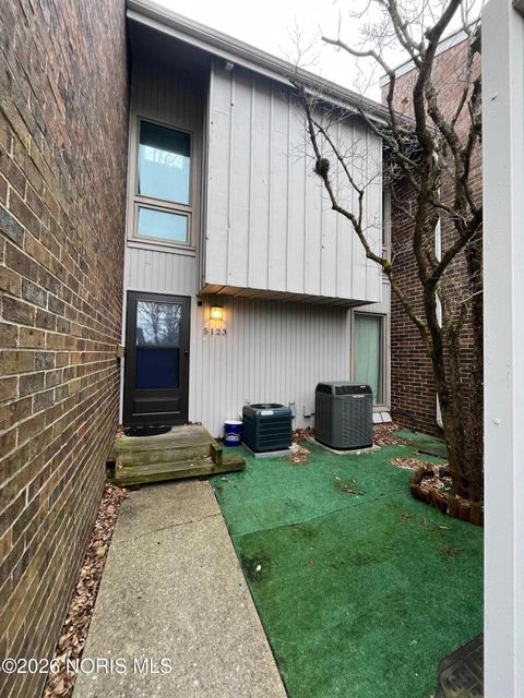 Tiny photo for 5123 Regency Drive, Toledo, OH 43615 (MLS # 10002800)