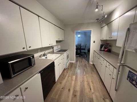 Tiny photo for 5123 Regency Drive, Toledo, OH 43615 (MLS # 10002800)