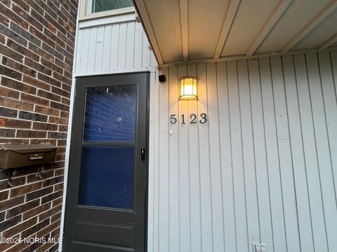 Tiny photo for 5123 Regency Drive, Toledo, OH 43615 (MLS # 10002800)