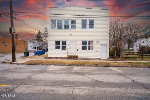 Photo of 1752 Arlington Avenue, Toledo, OH 43609 (MLS # 10004340)