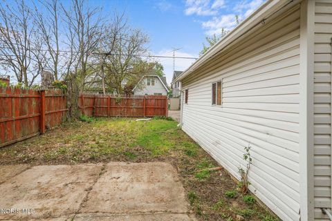 Tiny photo for 870 Toronto Avenue, Toledo, OH 43609 (MLS # 10007395)