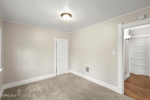 Tiny photo for 870 Toronto Avenue, Toledo, OH 43609 (MLS # 10007395)