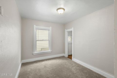 Tiny photo for 870 Toronto Avenue, Toledo, OH 43609 (MLS # 10007395)