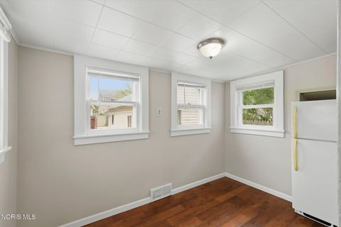 Tiny photo for 870 Toronto Avenue, Toledo, OH 43609 (MLS # 10007395)