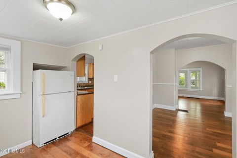 Tiny photo for 870 Toronto Avenue, Toledo, OH 43609 (MLS # 10007395)