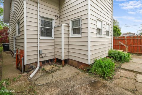 Tiny photo for 870 Toronto Avenue, Toledo, OH 43609 (MLS # 10007395)