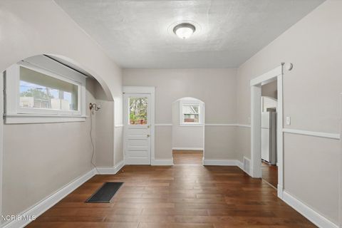 Tiny photo for 870 Toronto Avenue, Toledo, OH 43609 (MLS # 10007395)