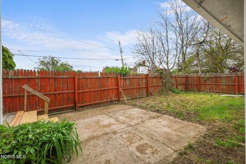 Tiny photo for 870 Toronto Avenue, Toledo, OH 43609 (MLS # 10007395)
