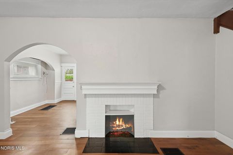 Tiny photo for 870 Toronto Avenue, Toledo, OH 43609 (MLS # 10007395)