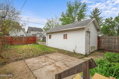 Tiny photo for 870 Toronto Avenue, Toledo, OH 43609 (MLS # 10007395)
