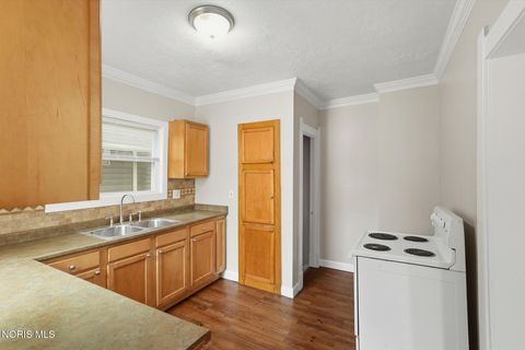 Tiny photo for 870 Toronto Avenue, Toledo, OH 43609 (MLS # 10007395)