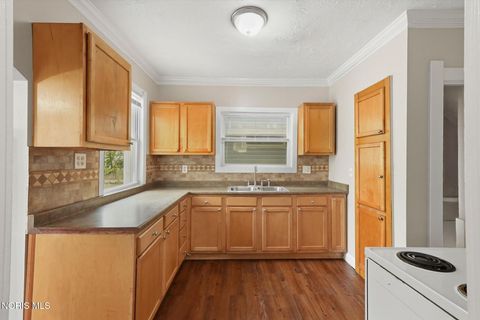Tiny photo for 870 Toronto Avenue, Toledo, OH 43609 (MLS # 10007395)