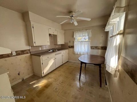 Tiny photo for 743 W Gramercy Avenue, Toledo, OH 43612 (MLS # 10000764)