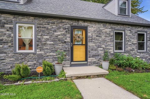 Tiny photo for 1451 Cass Road, Maumee, OH 43537 (MLS # 10011828)