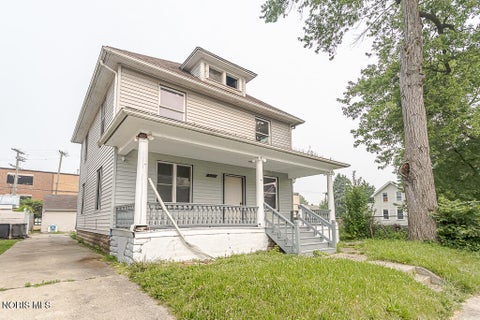 Tiny photo for 831 Oak Street, Toledo, OH 43605 (MLS # 10010793)