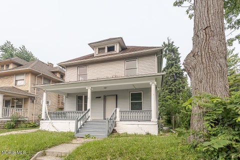 Tiny photo for 831 Oak Street, Toledo, OH 43605 (MLS # 10010793)