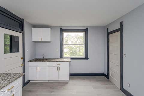 Tiny photo for 831 Oak Street, Toledo, OH 43605 (MLS # 10010793)