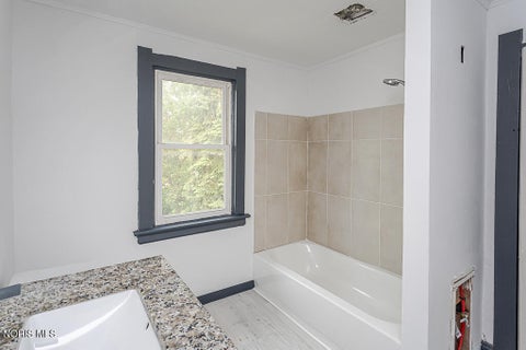Tiny photo for 831 Oak Street, Toledo, OH 43605 (MLS # 10010793)