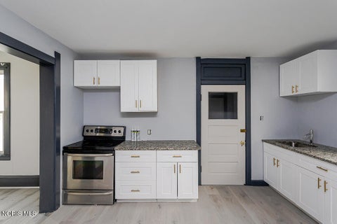 Tiny photo for 831 Oak Street, Toledo, OH 43605 (MLS # 10010793)