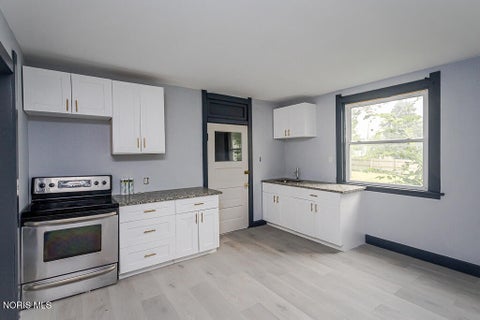 Tiny photo for 831 Oak Street, Toledo, OH 43605 (MLS # 10010793)