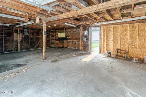 Tiny photo for 831 Oak Street, Toledo, OH 43605 (MLS # 10010793)