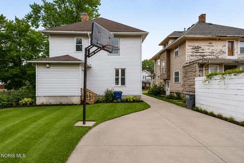 Tiny photo for 831 Oak Street, Toledo, OH 43605 (MLS # 10010793)