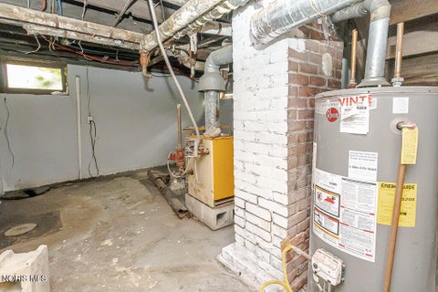 Tiny photo for 831 Oak Street, Toledo, OH 43605 (MLS # 10010793)