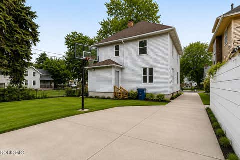 Tiny photo for 831 Oak Street, Toledo, OH 43605 (MLS # 10010793)