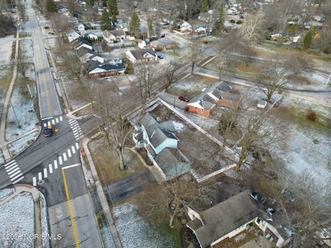 Tiny photo for 740 Conneaut Avenue, Bowling Green, OH 43402 (MLS # 10003081)