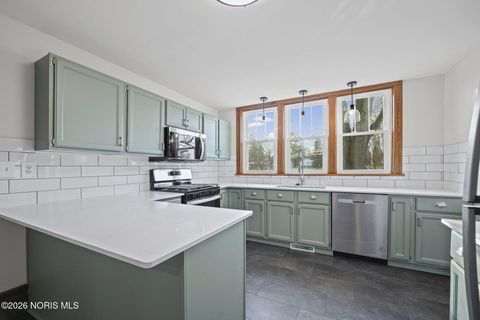 Tiny photo for 740 Conneaut Avenue, Bowling Green, OH 43402 (MLS # 10003081)