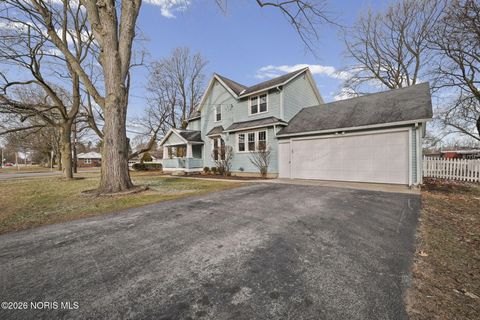 Photo of 740 Conneaut Avenue, Bowling Green, OH 43402 (MLS # 10003081)