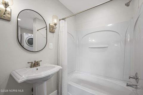 Tiny photo for 740 Conneaut Avenue, Bowling Green, OH 43402 (MLS # 10003081)