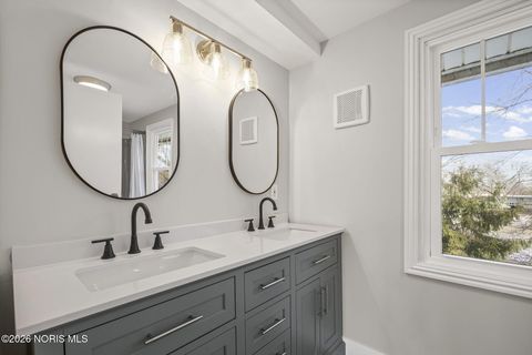 Tiny photo for 740 Conneaut Avenue, Bowling Green, OH 43402 (MLS # 10003081)