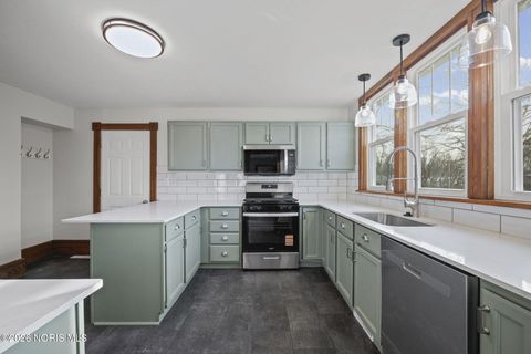 Tiny photo for 740 Conneaut Avenue, Bowling Green, OH 43402 (MLS # 10003081)