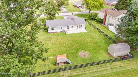 Tiny photo for 153 Thomas Drive, Fremont, OH 43420 (MLS # 10009376)