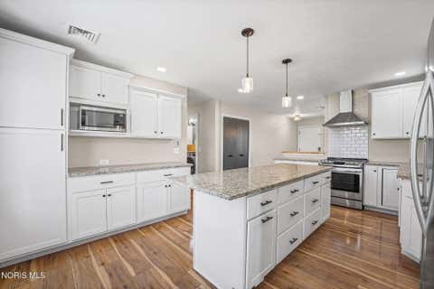 Tiny photo for 153 Thomas Drive, Fremont, OH 43420 (MLS # 10009376)