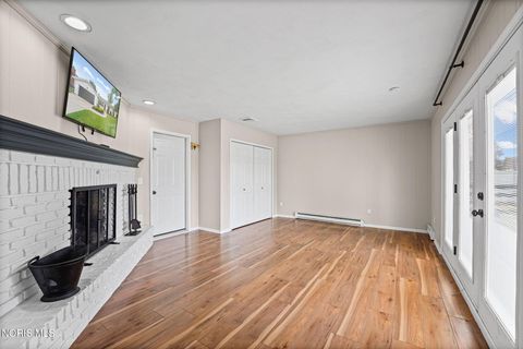 Tiny photo for 153 Thomas Drive, Fremont, OH 43420 (MLS # 10009376)