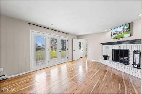 Tiny photo for 153 Thomas Drive, Fremont, OH 43420 (MLS # 10009376)