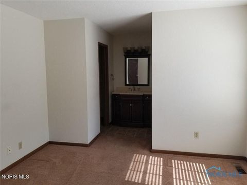 Tiny photo for 4420 Rose Garden Drive # 7, Toledo, OH 43623 (MLS # 10004686)