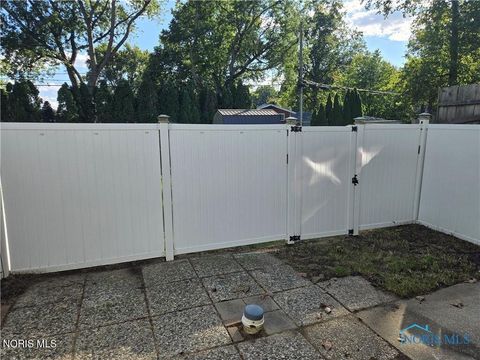 Tiny photo for 4420 Rose Garden Drive # 7, Toledo, OH 43623 (MLS # 10004686)