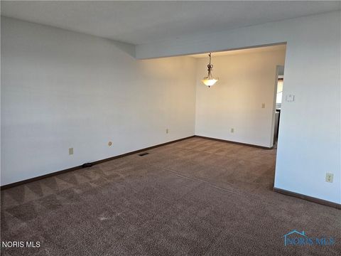 Tiny photo for 4420 Rose Garden Drive # 7, Toledo, OH 43623 (MLS # 10004686)