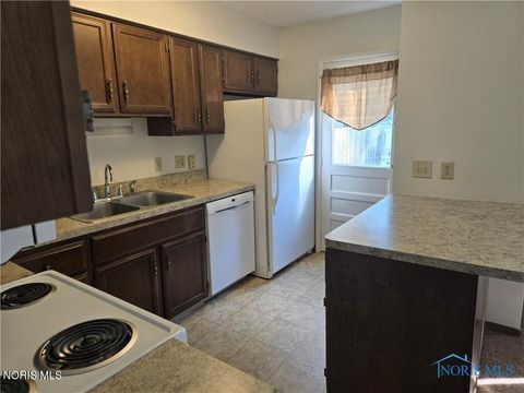 Tiny photo for 4420 Rose Garden Drive # 7, Toledo, OH 43623 (MLS # 10004686)