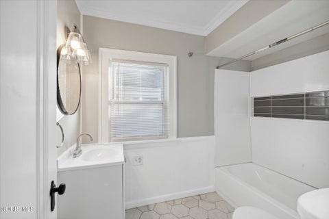Tiny photo for 3401 Harley Road, Toledo, OH 43606 (MLS # 10009361)