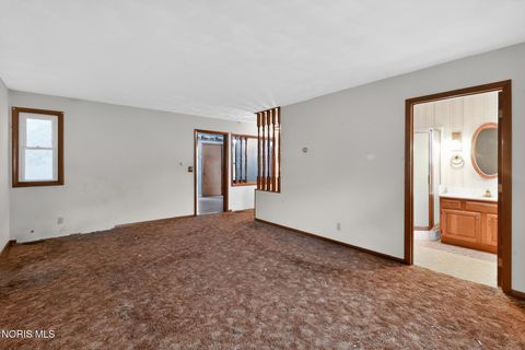 Tiny photo for 223 Summit Street, Fostoria, OH 44830 (MLS # 10008573)