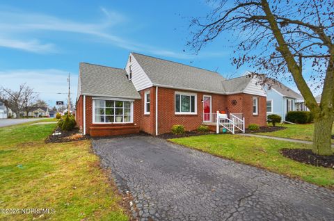 Tiny photo for 146 Clifton Avenue, Findlay, OH 45840 (MLS # 10002975)